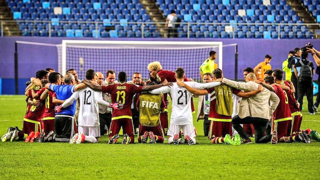 NicolasMaduro's tweet image. #SomosVenezuela Felicitaciones muchachos han logrado hacer historia de nuestro deporte...Que Dios los Bendiga...Que Viva la Patria Joven...