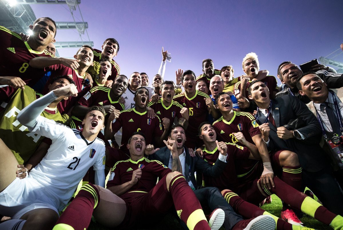 NicolasMaduro's tweet image. #SomosVenezuela Felicitaciones muchachos han logrado hacer historia de nuestro deporte...Que Dios los Bendiga...Que Viva la Patria Joven...