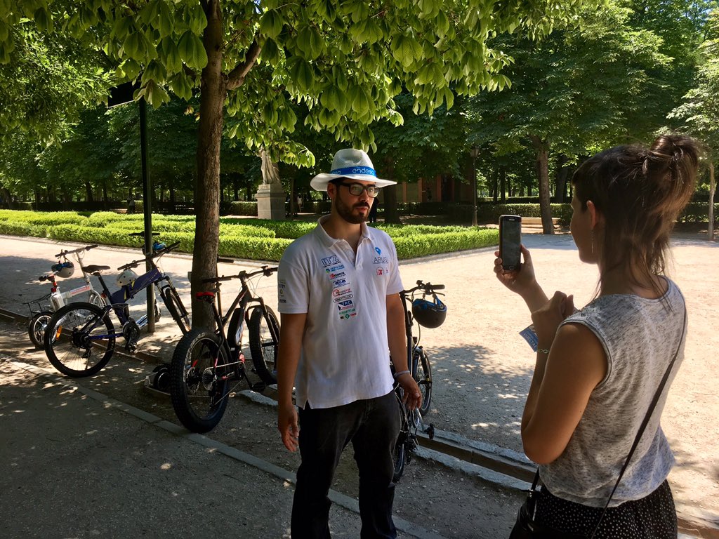 Endesa's tweet photo. @arusteam El compañero @alvaritosatu con las declaraciones. ¡Un crack de @arusteam! https://t.co/6xEgk1tkCx