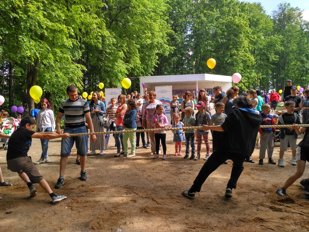 KrivonosMA's tweet photo. Море конкурсов и подарков на #COSMOSparty в #Кардымово при поддержке компании #Teamline #Москва @er_smolensk @Kardymovo_67 https://t.co/wOhilZMn94