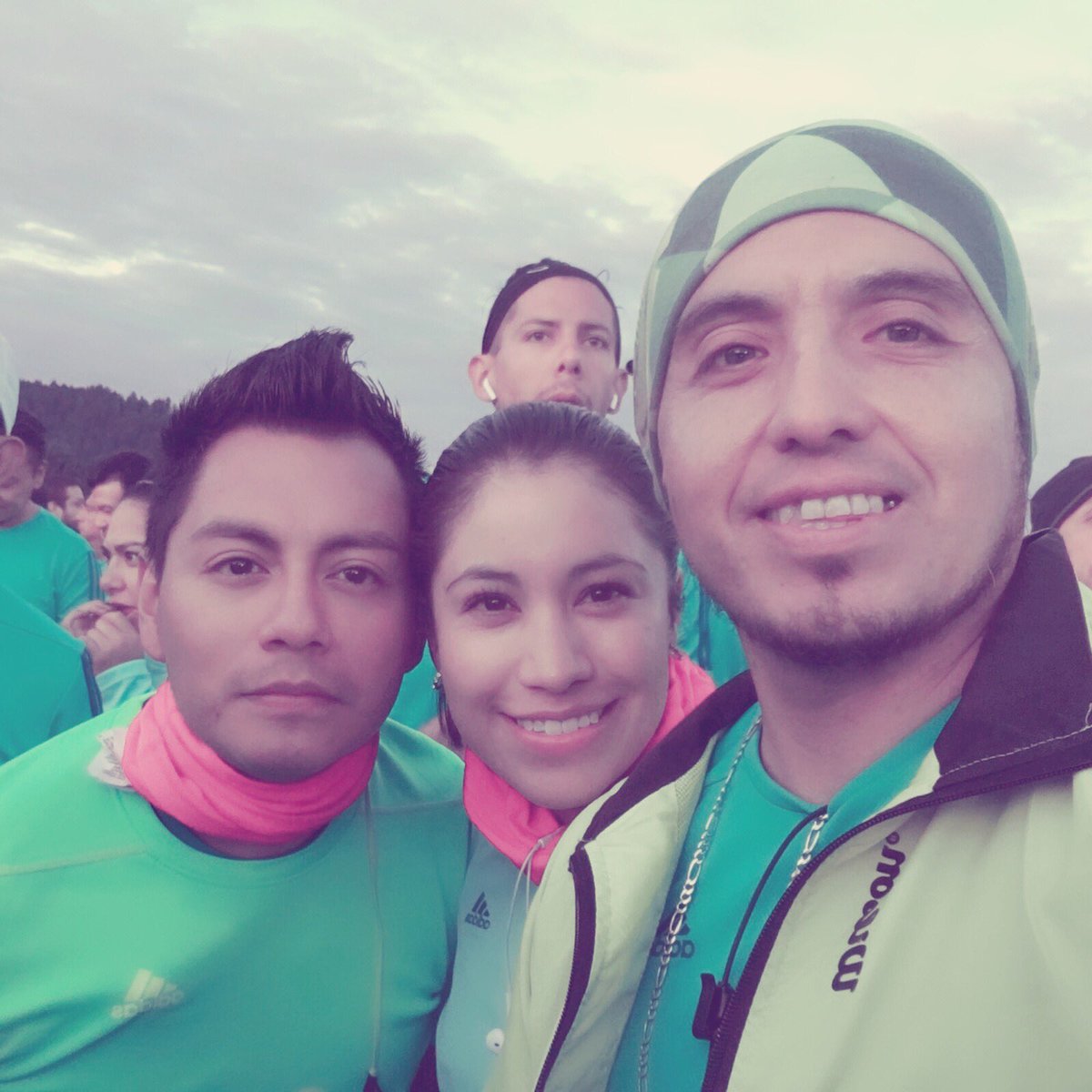GladMayahua's tweet photo. Listos!!! #SplitAdidas16K #WhyIRunMexico 🏃🏻♀️ https://t.co/Zuyntkgu6f