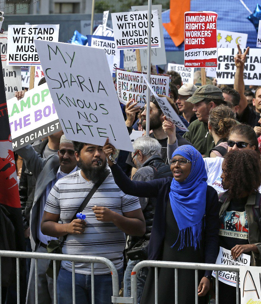 Explegalreview's tweet photo. Rallies against Islamic law #draw counter-protests across #US

#marchagainstsharia #ExpertLegalReview #ELR #CommingSoon #USA #protests https://t.co/rKX2z9nVA9