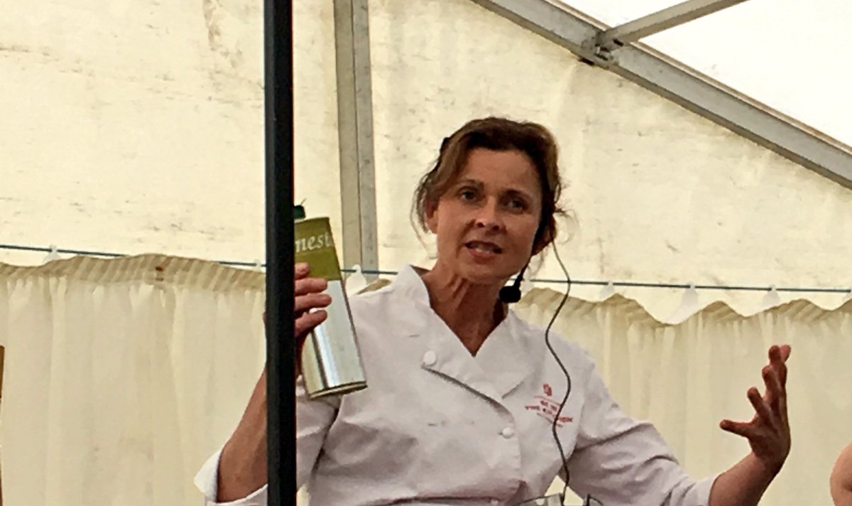 LindyHewett's tweet photo. Passionate about food #beinthekitchen @Living_Heritage @BBCEssex https://t.co/eX1psjVo7U