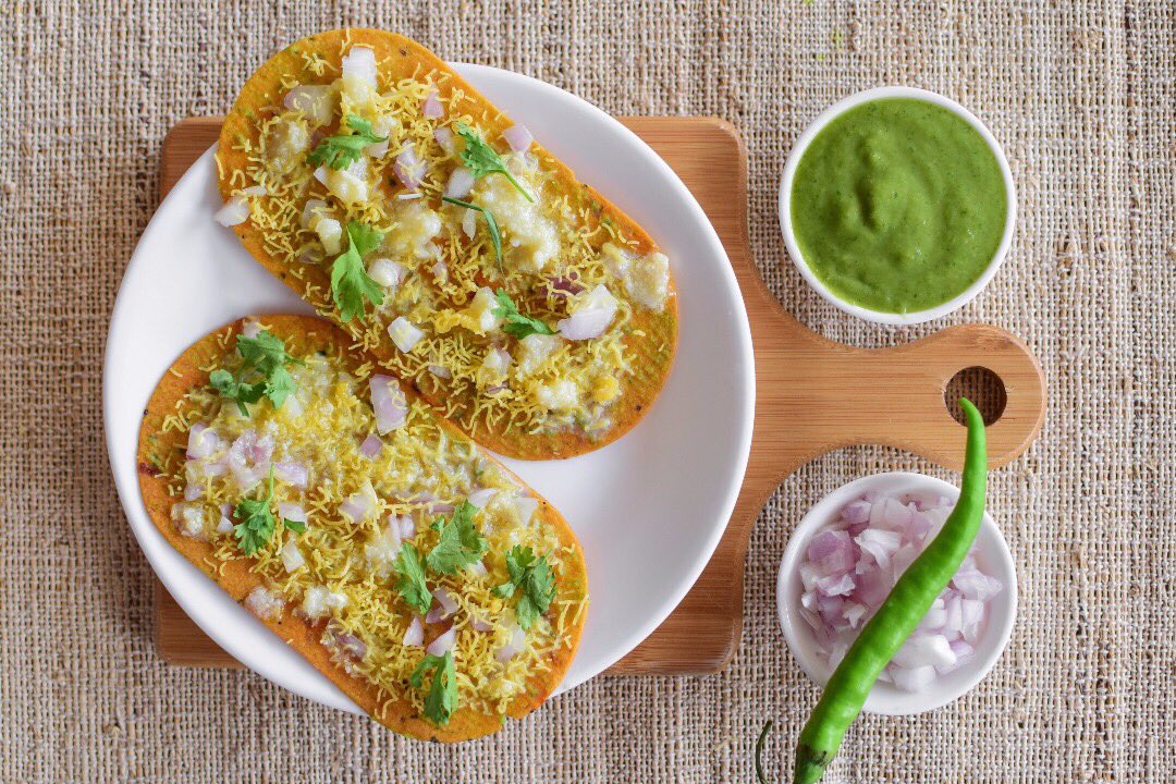 Swiggy's tweet photo. Ghee masala khakra FTW. #SnackFun https://t.co/UjFzcRa9b2
