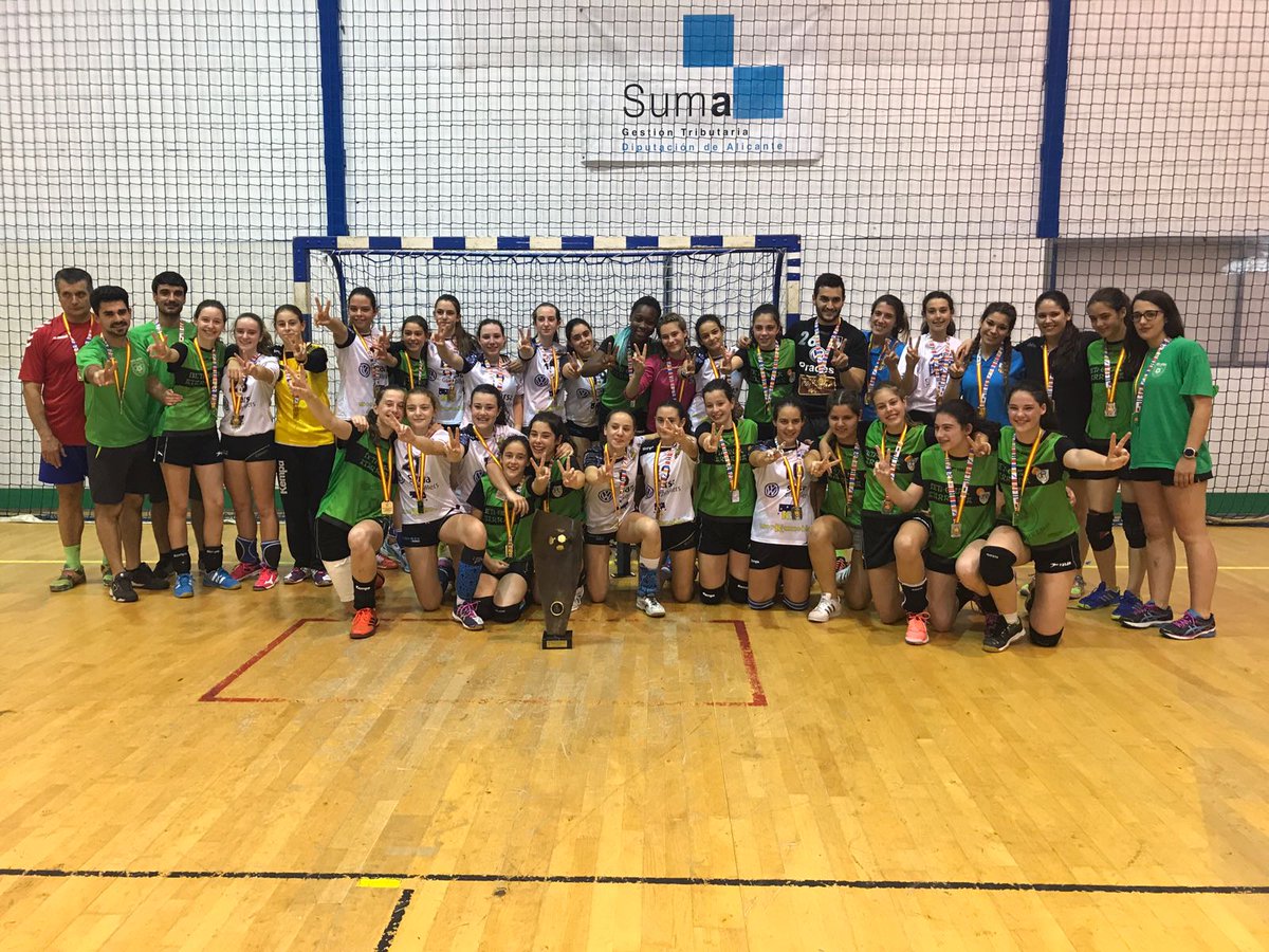ValonmanoConV's tweet photo. #CDEInfantilBM | ¡Las finalistas del @bmlaroca y @beti_onak dándole al #PostuV! 🔝✌ #FairPlay #ValonmanoConV https://t.co/jHUE4eSPNR