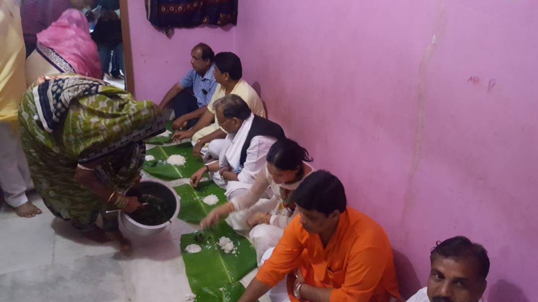 गंजाम जिला, ओडिशा के दिगपहंडी में धोवा साही मोहल्ले के भीखारी सेठी के घर पर सहभोज किया। #SabkaSaathSabkaVikas