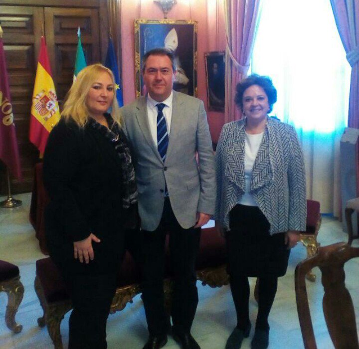 Querido <a href="/JuanEspadasSVQ/">Juan Espadas</a>  es increible q todas las Ciudades Españolas que tienen la MB fashion Week tengan el apoyo de sus Ayunt y Sevilla no