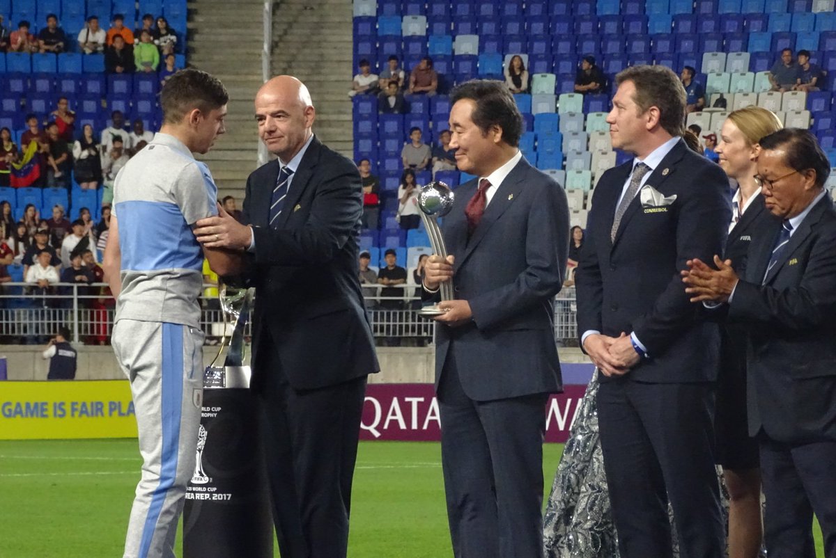 Uruguay's tweet image. #Sub20 | Felicitaciones a @fedeevalverde por haber sido premiado con el Balón de Plata del Mundial de Corea del Sur 2017. #U20WC