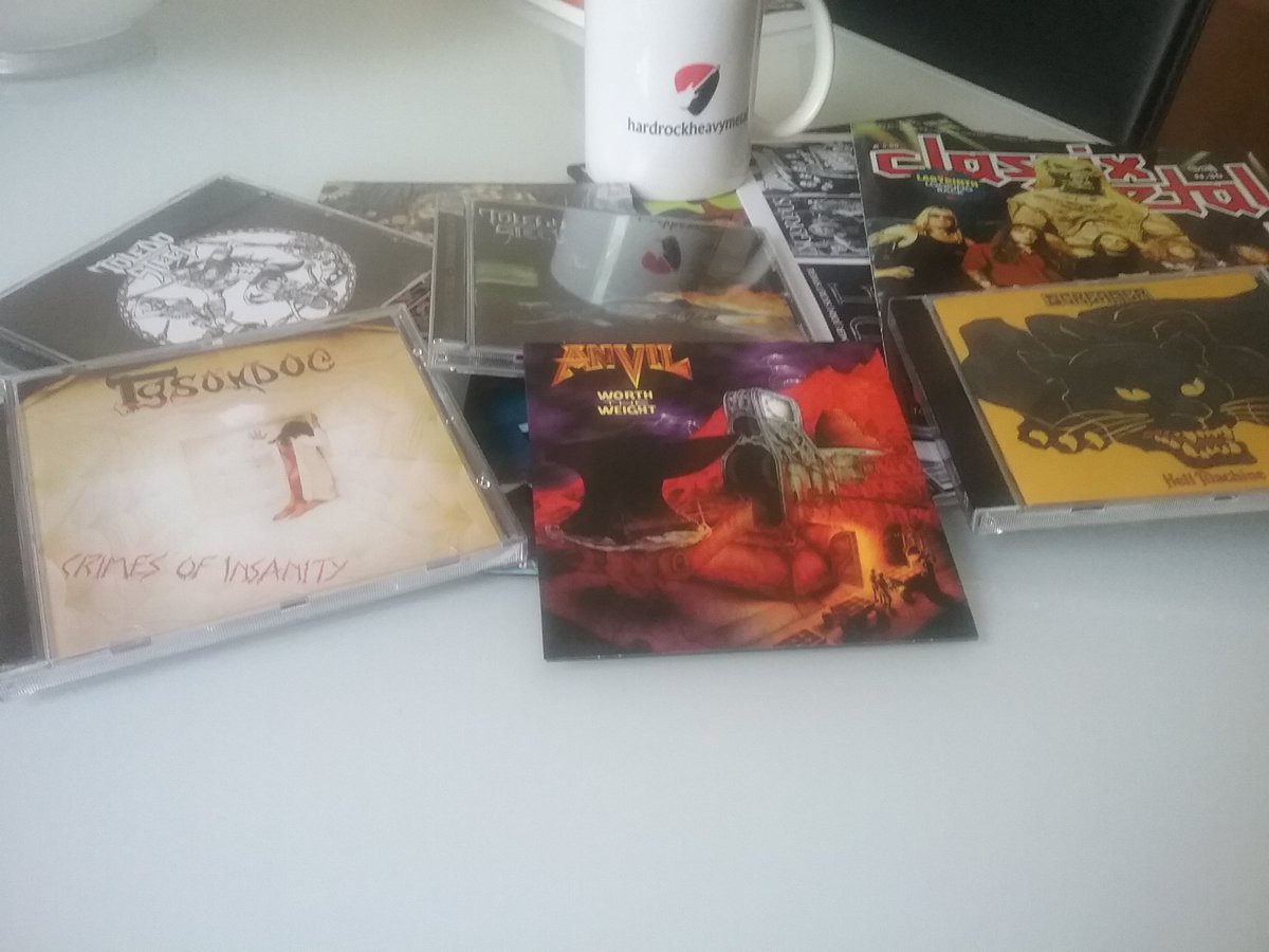hardrockhm's tweet photo. GOOD SUNDAY TO EVERYONE 💣💣💣

NOW ON AIR

#ANVIL 
#screamer
#tysondog
#toledosteel https://t.co/z7meML9Lf6
