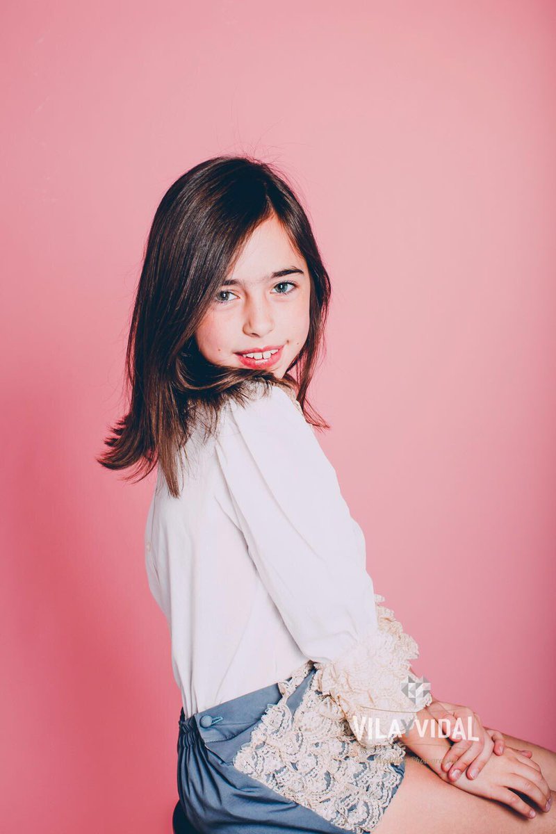 FallaROIS's tweet image. REINA INFANTIL DE LA FALLA #2018

AITANA LLOPIS CAMARENA 
#falles2018 #roismola #somrois #deroisalcel 

📷 @nonapan26 
#