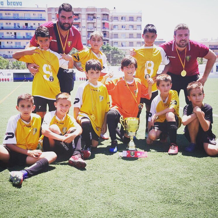 Hay alguien que pueda pararlos?? 😂
¡¡¡BICAMPEONES!! 🏆🏆
#elamarilloestademoda #BenjaminB