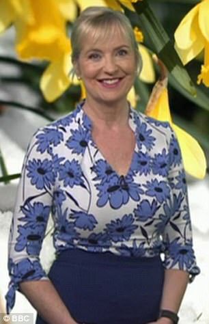 jospalding84's tweet photo. @carolkirkwood where is this blouse from?? https://t.co/3z1X4U83LW