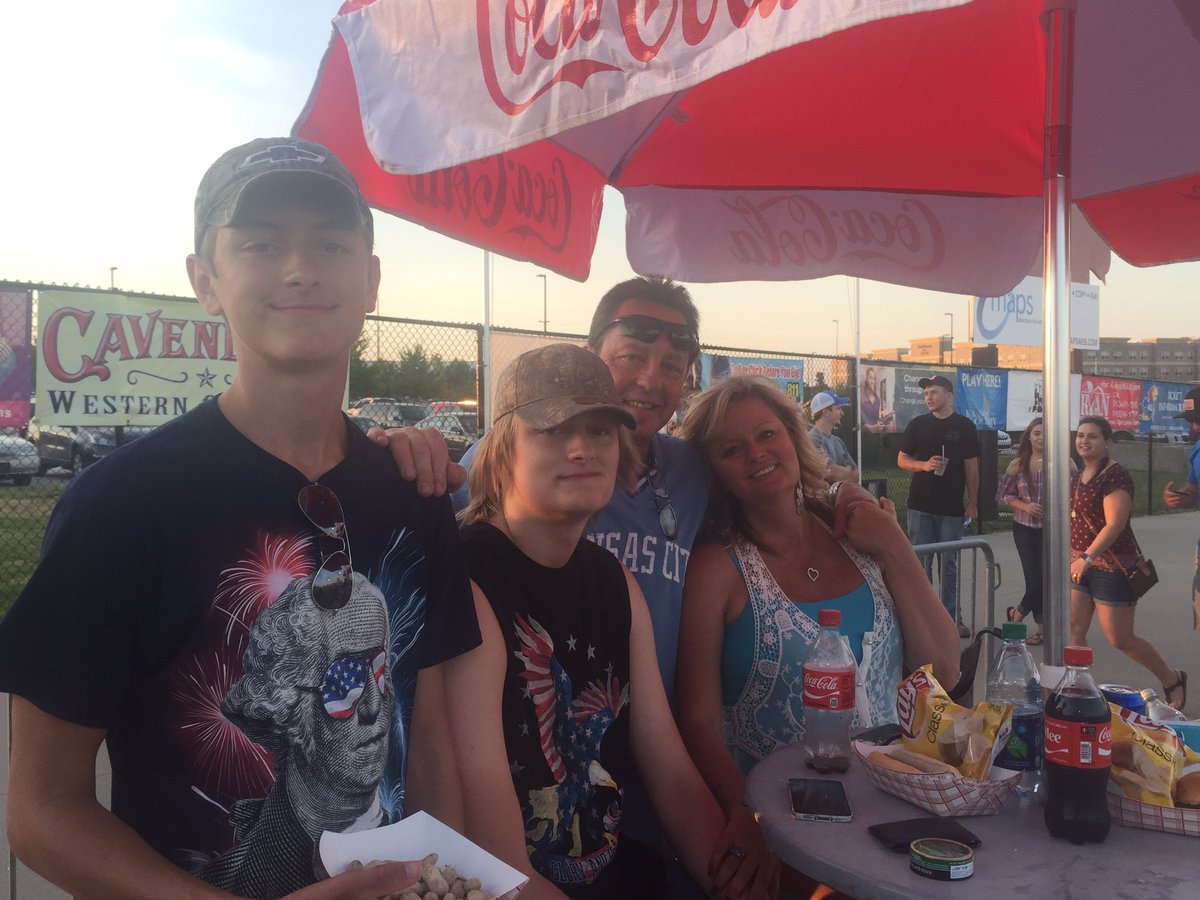 StorefrontsCSI's tweet image. So much fun at the T-Bones event on Friday. It&apos;s a tradition going on almost ten years now and it&apos;s ALWAYS a blast!