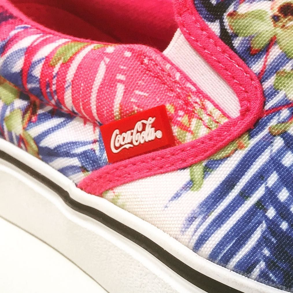 CocaColaShoesIt's tweet photo. Dettagli 👟 #cocacolashoesit #cocacolashoesitalia #cokestyle #newseason #cocacola #newshoes #newlook #sneakers #ins… https://t.co/AtSzZKjzwa https://t.co/vmpGPyth94