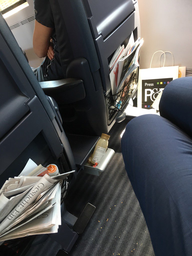 TSandkuehler's tweet photo. Müllhalde 1. Klasse #ICE370: So macht Reisen Spaß. @DB_Presse https://t.co/KnXRWo4JzR