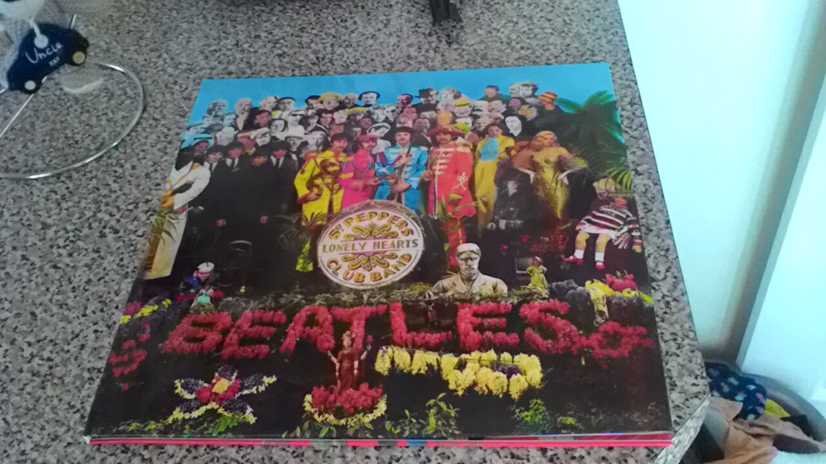 Springfieldred's tweet image. My 50th anniversary vinyl edition.Saving as a heirloom for my grandkids!Will play the cd to death!