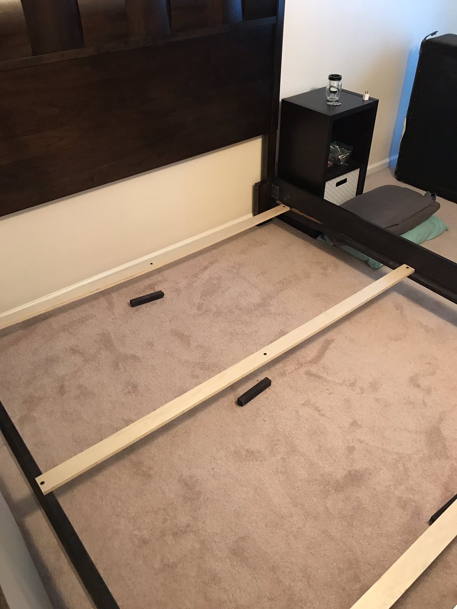 Jackcw53's tweet photo. @Ashleyfurn_STL 8 hours after delivery, 3 weeks after purchase, in the middle of the night. Rail breaks and legs for slats fall off. 👍🏻 https://t.co/LRjtewHot2