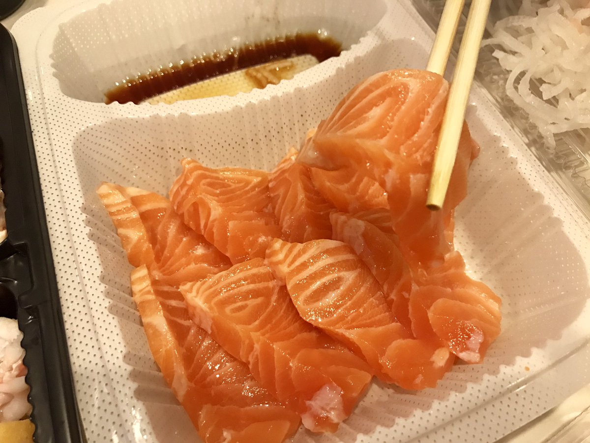 beamsryy's tweet photo. แซลมอนร้านไข่หวานบ้านซูชิ เมืองทอง
คือดีกล่องละ 130 เองแก @aroii #อร่อยไปเเดก https://t.co/8T2u5Npn9d