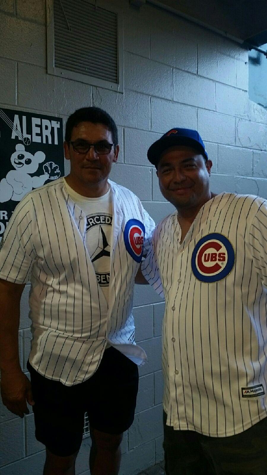 @RiverboatRonHC thank u for stopping and taking this pic with us my son says looks like u could stay play ud83cudfc8 https://t.co/sS91mVSIuS