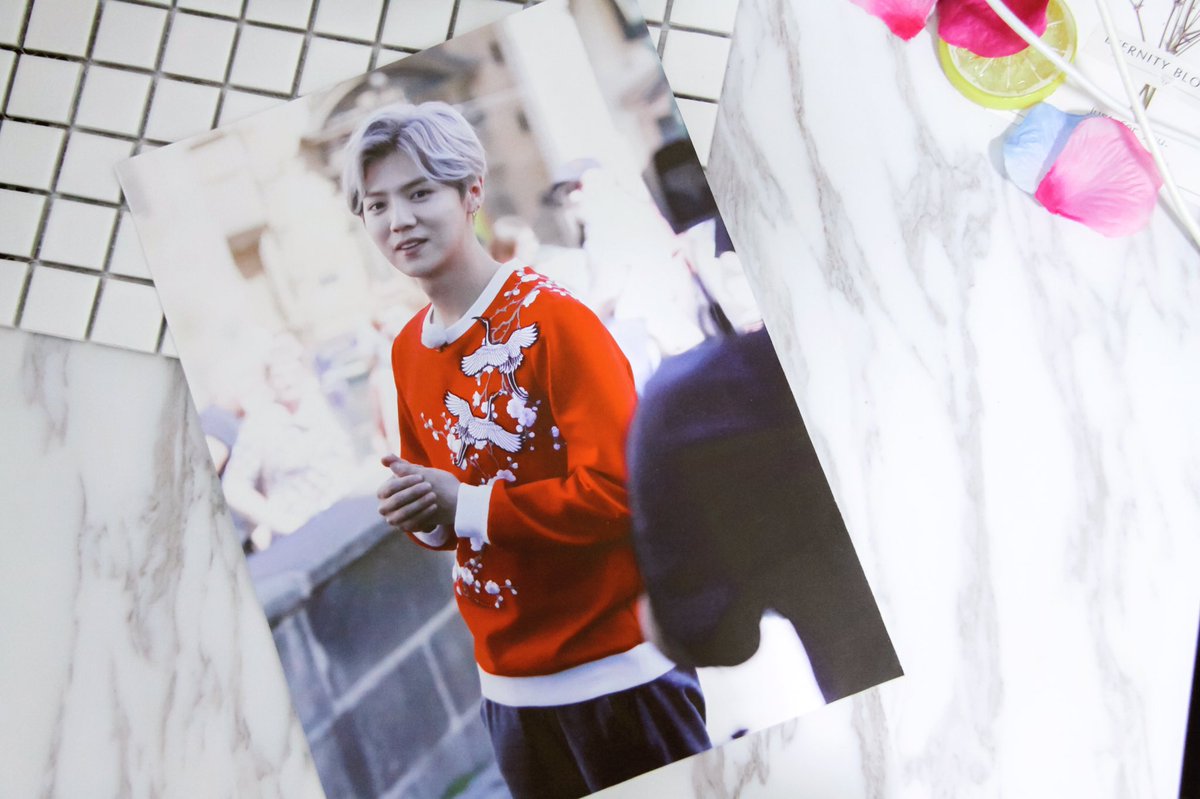 Magnetite1220's tweet photo. MAGNETITE THE 2ND PHOTOBOOK < 你的世界 > <Once in a Lifetime>封面&amp;内页图第一次打样｜透扇打样 https://t.co/95c8MFpIXw