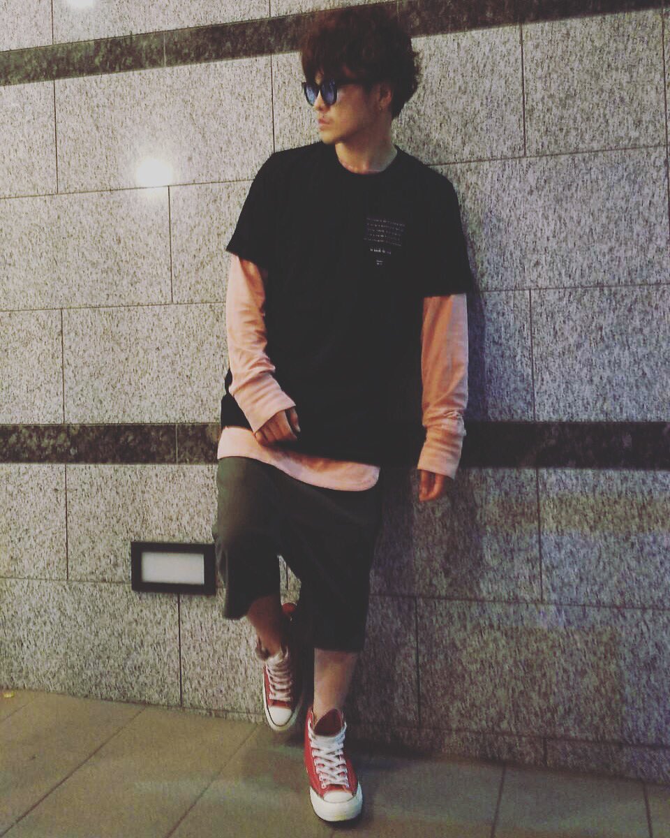 t_dailyz's tweet photo. 今日はこんな格好でしたぁ🙈
#ootd
#fashion
#coordinate
#stamd
#converse
#今日のコーデ https://t.co/LiW1001iCg