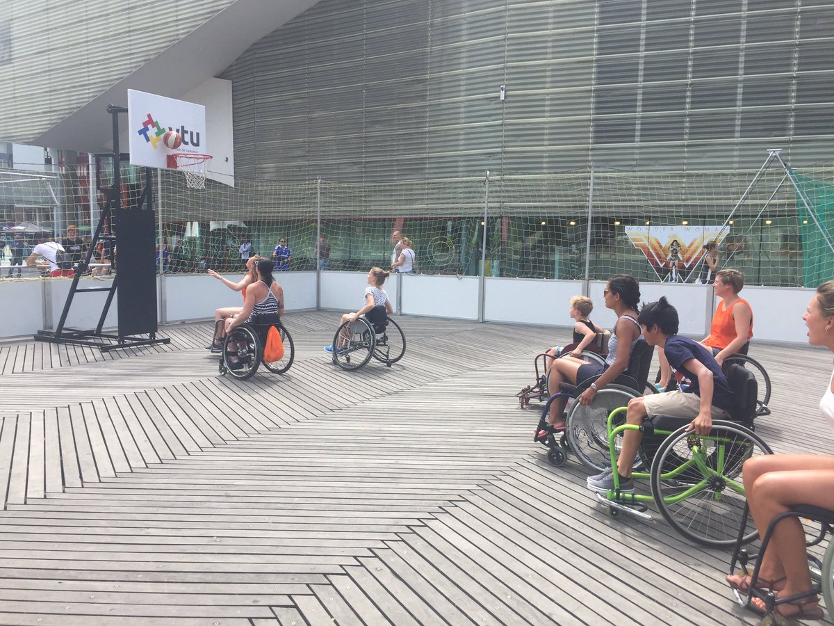 hermineke's tweet photo. Rolstoelbasketballen met international Barbara van Bergen #010moves @Sportstad https://t.co/vcjFeAHgzT