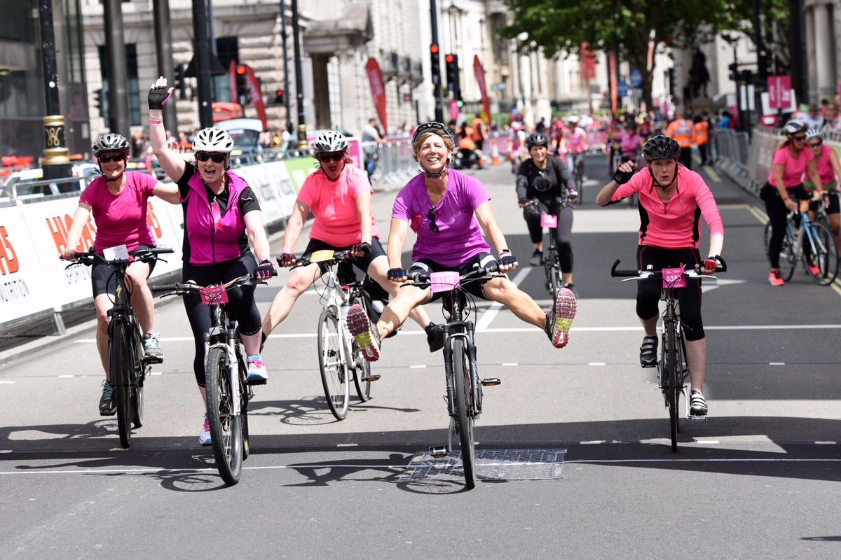 MayorofLondon's tweet photo. Fantastic atmosphere here @thewomenstour! #PinkRibbonTour well underway for @BCCare #LondonIsOpen https://t.co/5zZSKUMlrV