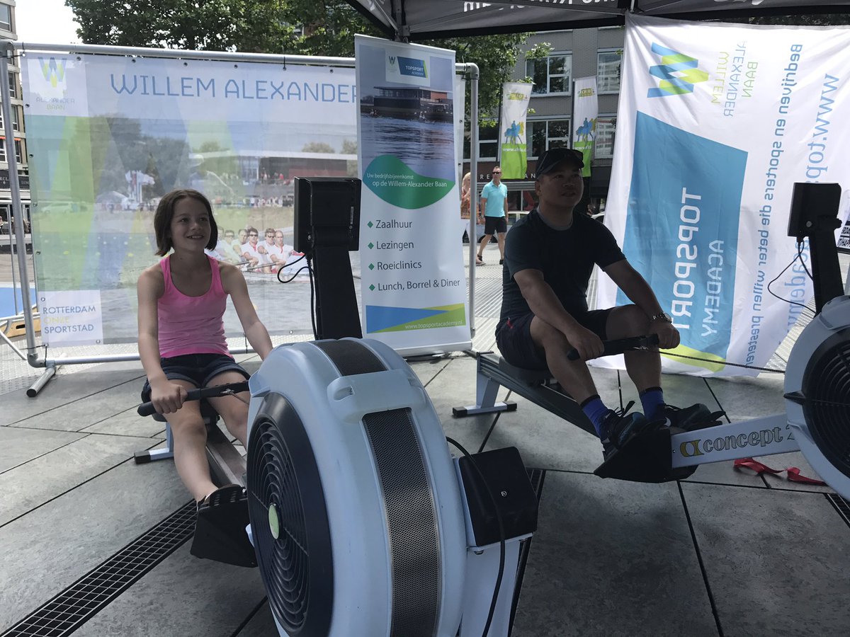 WABTopsport's tweet photo. Roeien op het #schouwburgplein tijdens #010moves @RdamTopsport @Sportstad @RdSportsupport https://t.co/Kp47mXsgUq