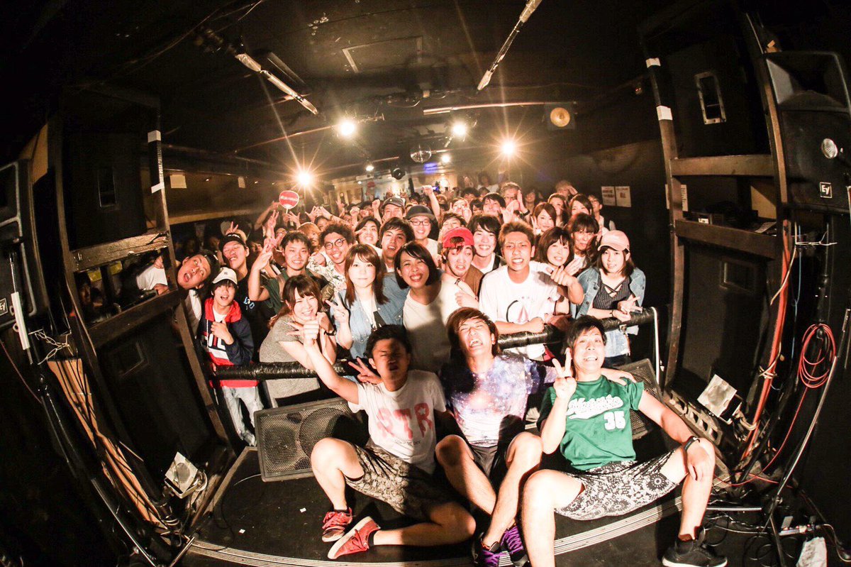 タクミ Auf Twitter 昨日のスターリー解散ライブ 解散だけどほんまたくさんの人の笑顔が見れました よかった また新しい形で戻ってくるのが楽しみ ちなみに心斎橋atlantiqsはriot結成して初めてライブした場所でした 写真はその時のセット T Co タクミ Auf Twitter 昨日のスターリー解散ライブ 解散だけどほんまたくさんの人の笑顔が見れました よかった また新しい形で戻ってくるのが楽しみ ちなみに心斎橋atlantiqsはriot結成して初めてライブした場所でした 写真はその時のセット T Co