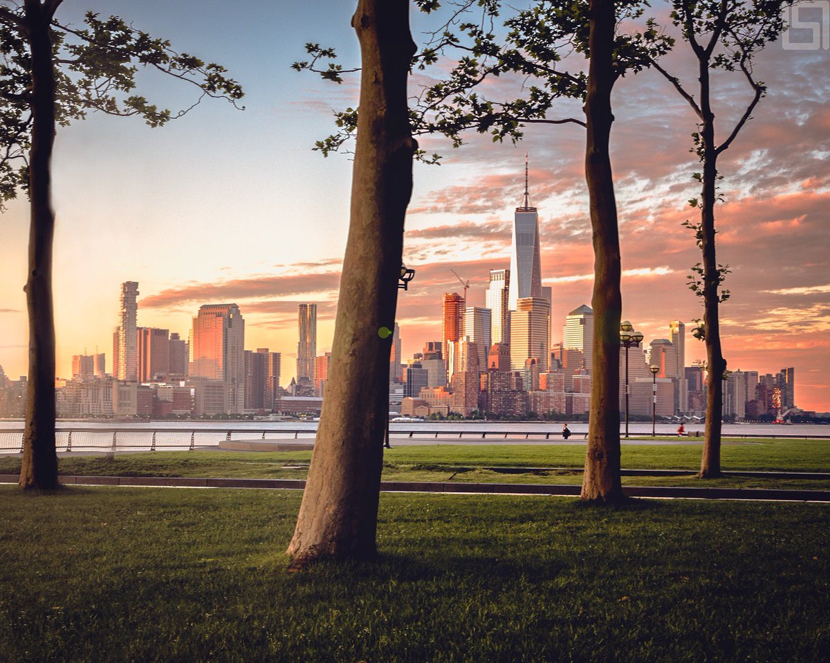 BEH0LDINGEYE's tweet photo. Early light @nycfeelings @yourtake @NYCDailyPics @CanonUSAimaging #CanonBringIt @NatGeoTravel @lonelyplanet @TravelMagazine @LEEFilters https://t.co/jS6gAqIKAR