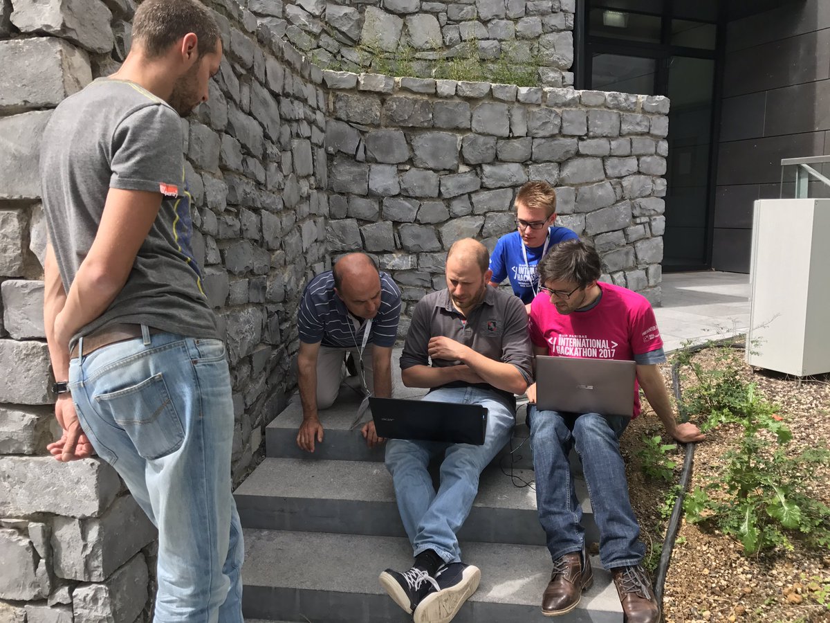Isa_Waty's tweet photo. #seerus go go go #internationalhackathon #lux https://t.co/L5rfeufCBA