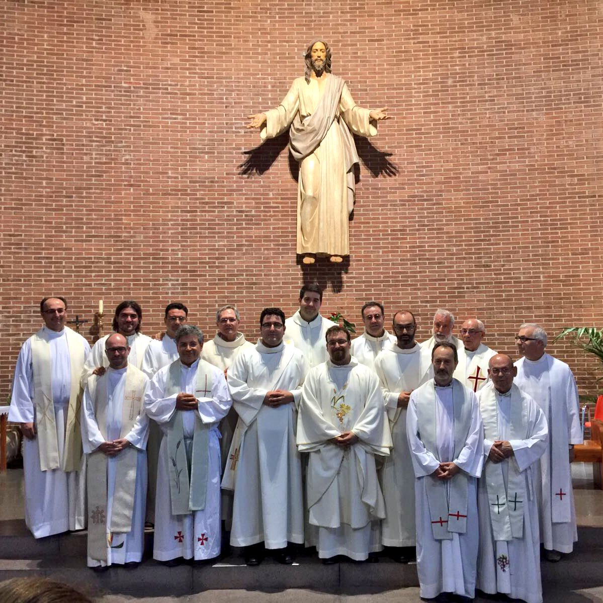 Compartiendo con <a href="/Lolo_sdb/">Manuel Ramos</a> la celebración de su 1ª Misa en Alcalá de Henares. ¡Que Dios llene tu vida y ministerio de fidelidad y felicidad!