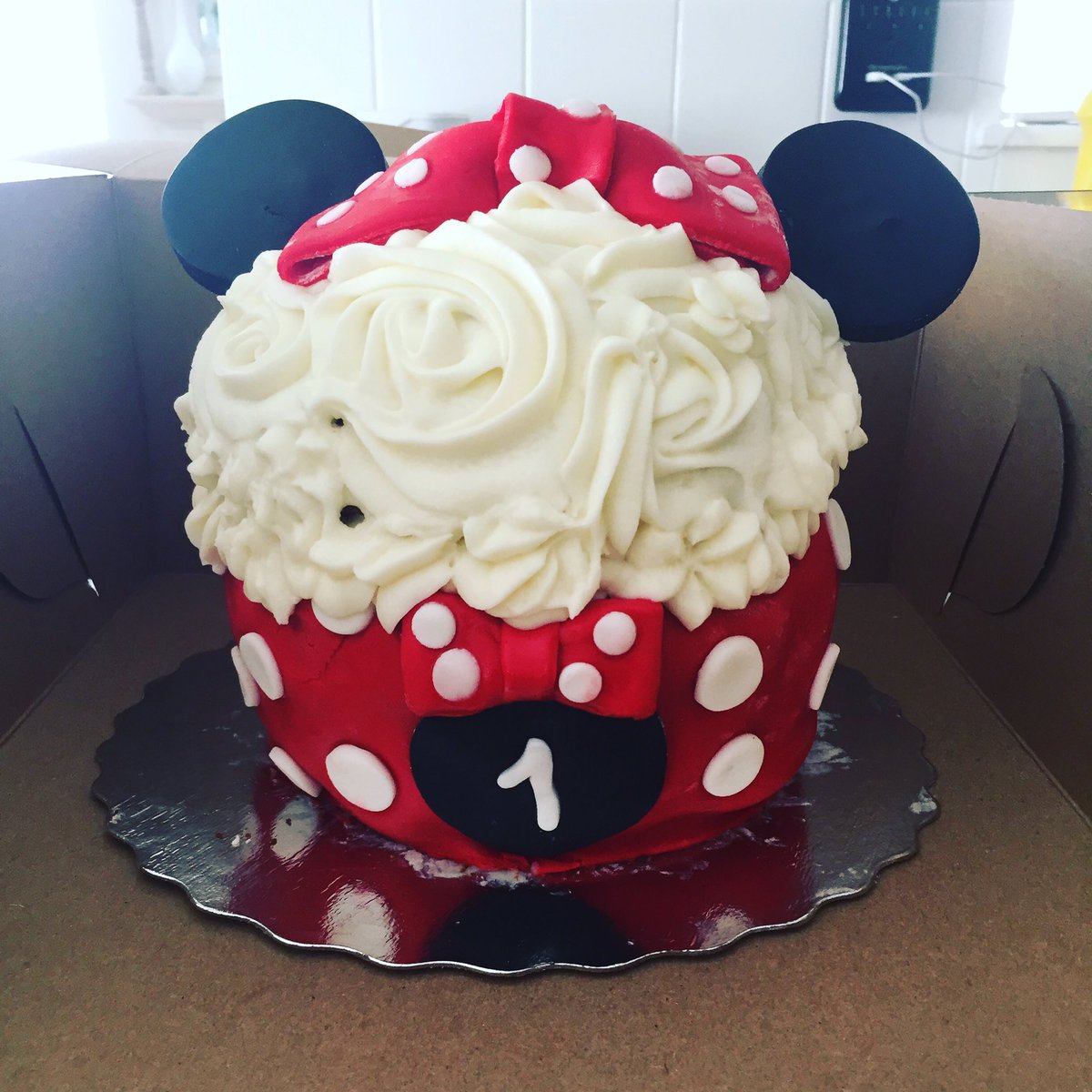 lilliebakes's tweet image. First birthdays are #minniemouse approved! #firstbirthday #cakes #cakeboss #supportlocal #vanilla #buttercream #baker #GTA