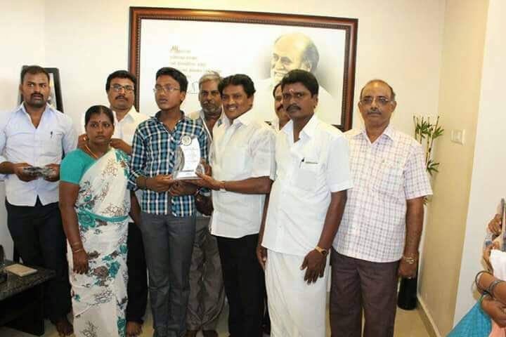 haswath_pro's tweet photo. @superstarrajini Fans & Welfare Association Vellore Dist head #Solingar #Ravi Provided scholarship fee for 10th & 12th std students Today https://t.co/cT4D9UMbIy