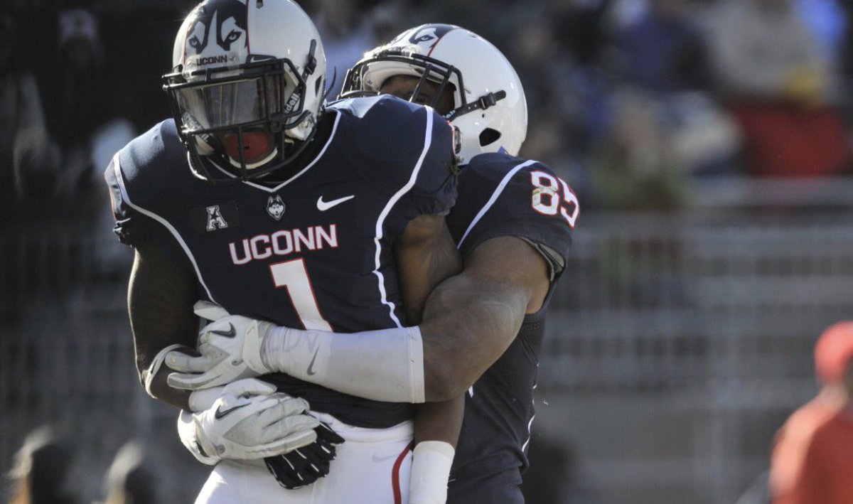 Khyon2Gillespie's tweet photo. Extremely blessed to receive my first offer from Uconn 🐺🐾🔵🔴 #HuskyUp #impaCT18 #cthsfb @CoachAbitz @JonathanWholley https://t.co/sX9JtAqWOl