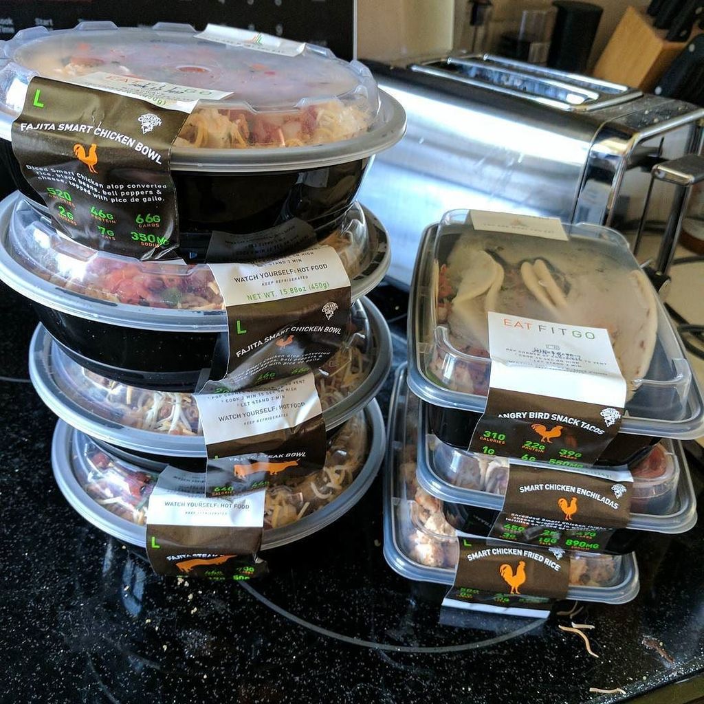 CoreyHarris's tweet photo. Meal prep courtesy of Eat, Fit, Go in Leawood, KS. #mealprep #eatfitgo #fitlife #healthyeating #lazyprep #journey β¦ https://t.co/RtVoXAIwrS https://t.co/df4yp6A8Wd