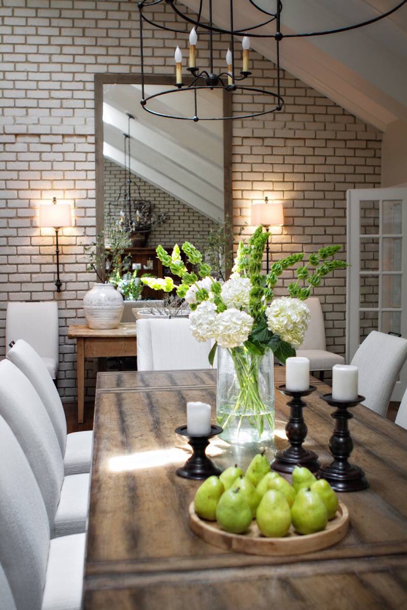 BarbourSpangle's tweet photo. Everything outside is vibrant green & we love how easy it is to pull the outdoors in w/ simple additions like flower & fruit.#easydecorating https://t.co/Rso63sjII8