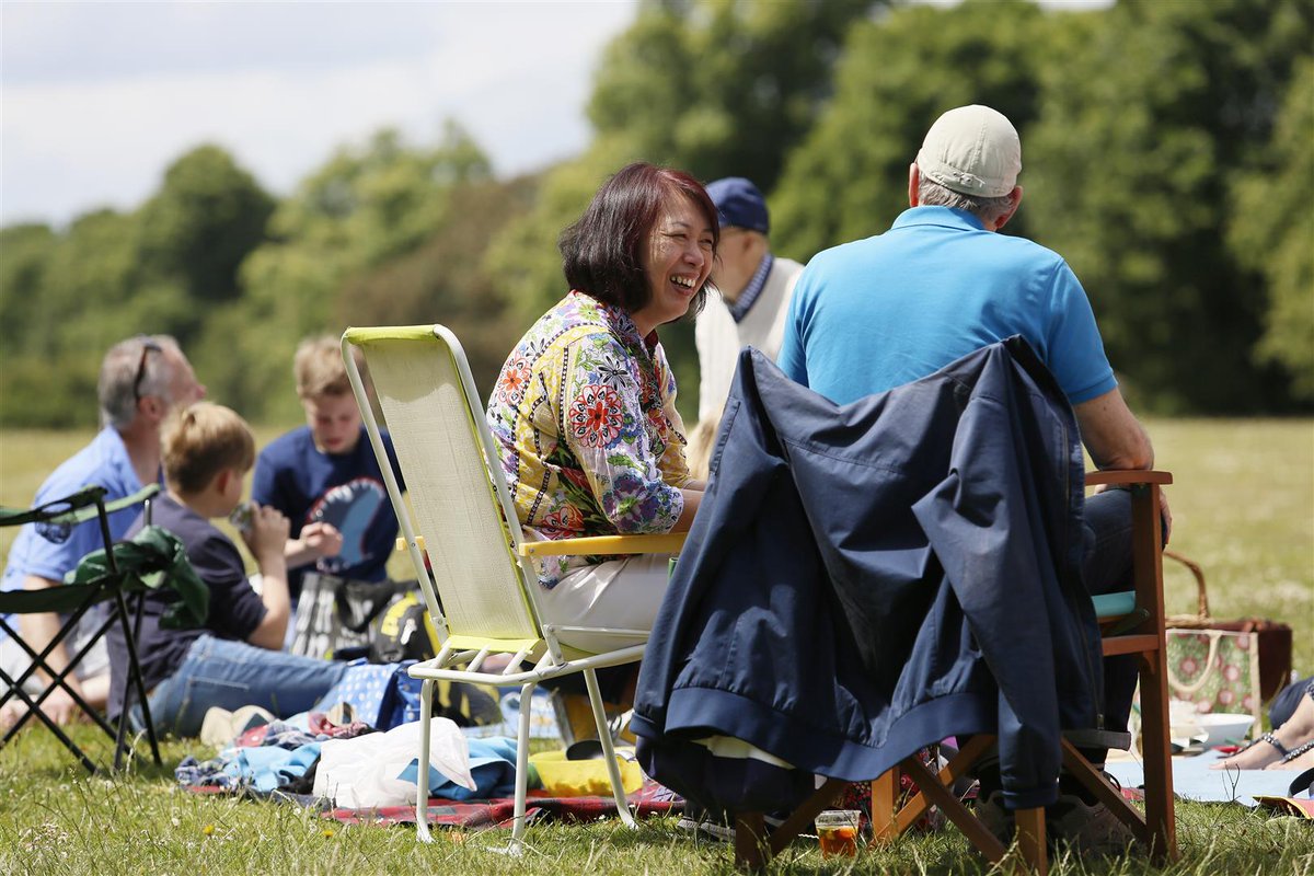 CPWorkshops's tweet photo. A wonderful sunny day for the Hampton Wick Big Picnic. #bigpicnic #stjohnshamptonwick #hamptonwick  @hwanews @LoveHamptonWick https://t.co/n0K5CrzNUu