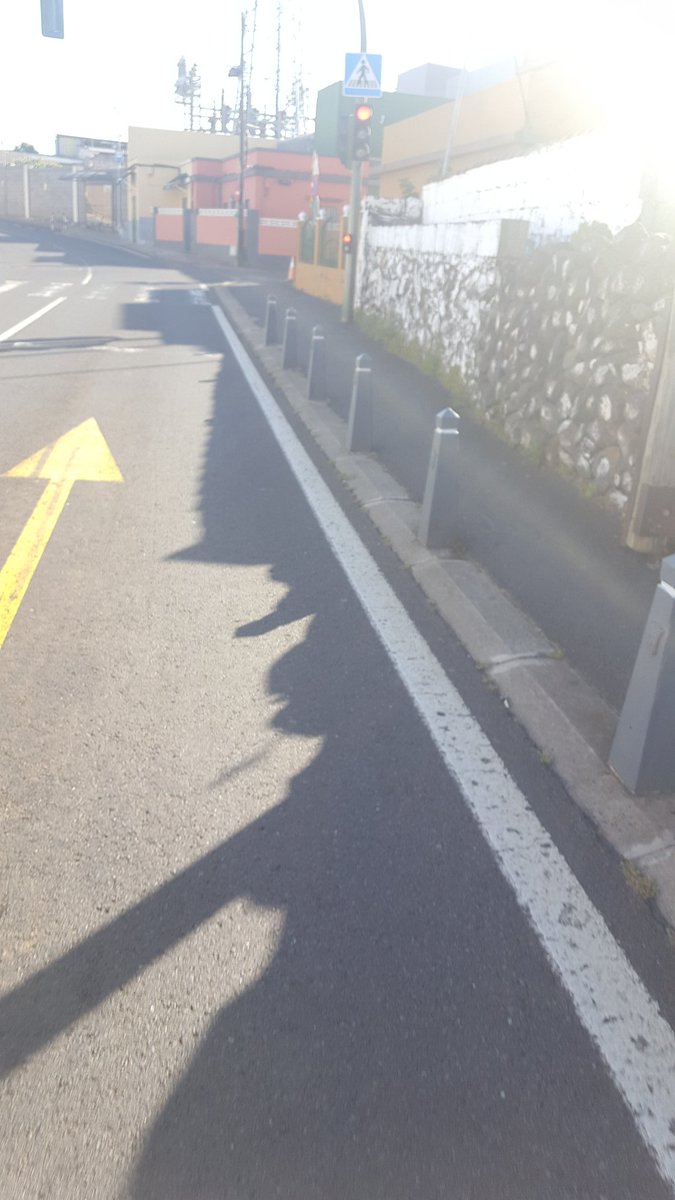 pedrosanch's tweet photo. @TenerifeVial @ciclismoseguro #riesgovial #Geneto #TF263 PK3 aprox. La 1a reja entrando desde el polvorín. La 2a en sentido contrario reparada menos 1 año está suelta https://t.co/IGU2vN9lnD
