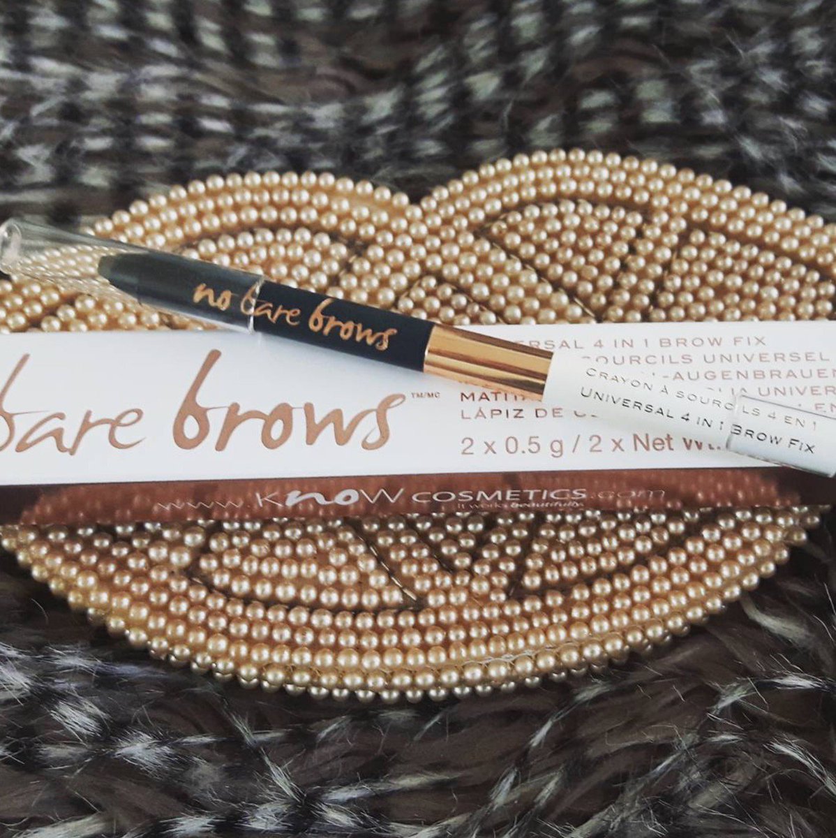 knowcosmetics's tweet photo. SHAPE IT โ Shop #nobarebrows universal 4 in 1 brow fix here: https://t.co/hpfYV9rU4i #itworksbeautifully #knowcosmetics https://t.co/fOx0t9cAAp