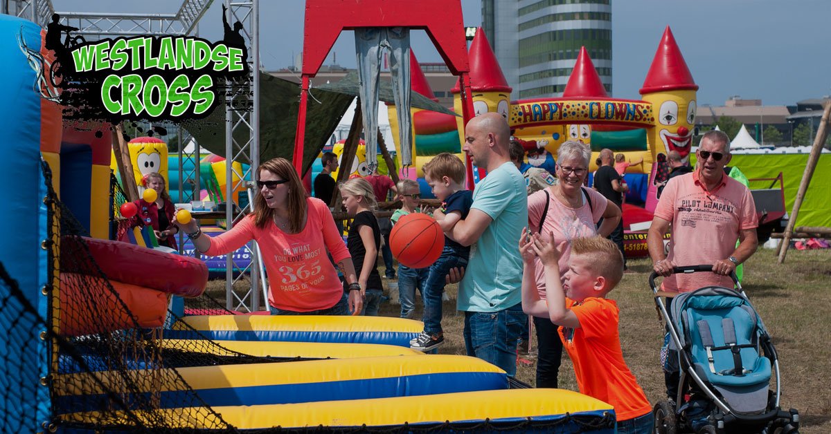 deWestlandKros's tweet photo. Kom zondag met de hele familie, er is een geweldig kinderdorp en gezellige muziek. Kinderen tot 12 jaar kunnen gratis naar binnen!!! #WC2017 https://t.co/FuIsWHCcJK