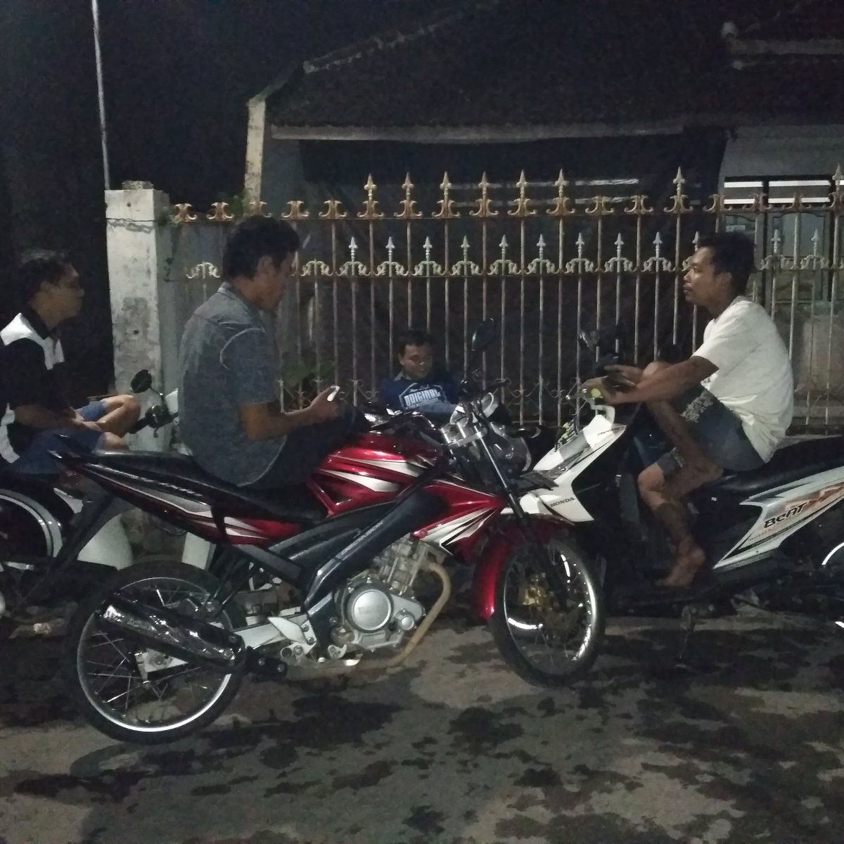 syaifulmemble's tweet photo. Tunggu sahur 
#begadang
@rctvjombang 
@kabar_jombang https://t.co/UNb3vnaJEt