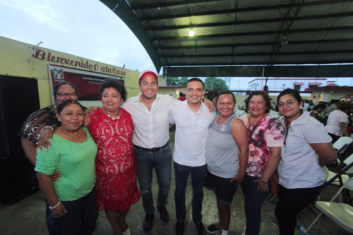 prensaPRIQROO's tweet photo. Isla Mujeres,equipo ganador, pulmón de nuestra gran #FamiliaPriísta .Nuestro reconocimiento por la gran orgnización de su asamblea municipal https://t.co/gcv9IaknV1