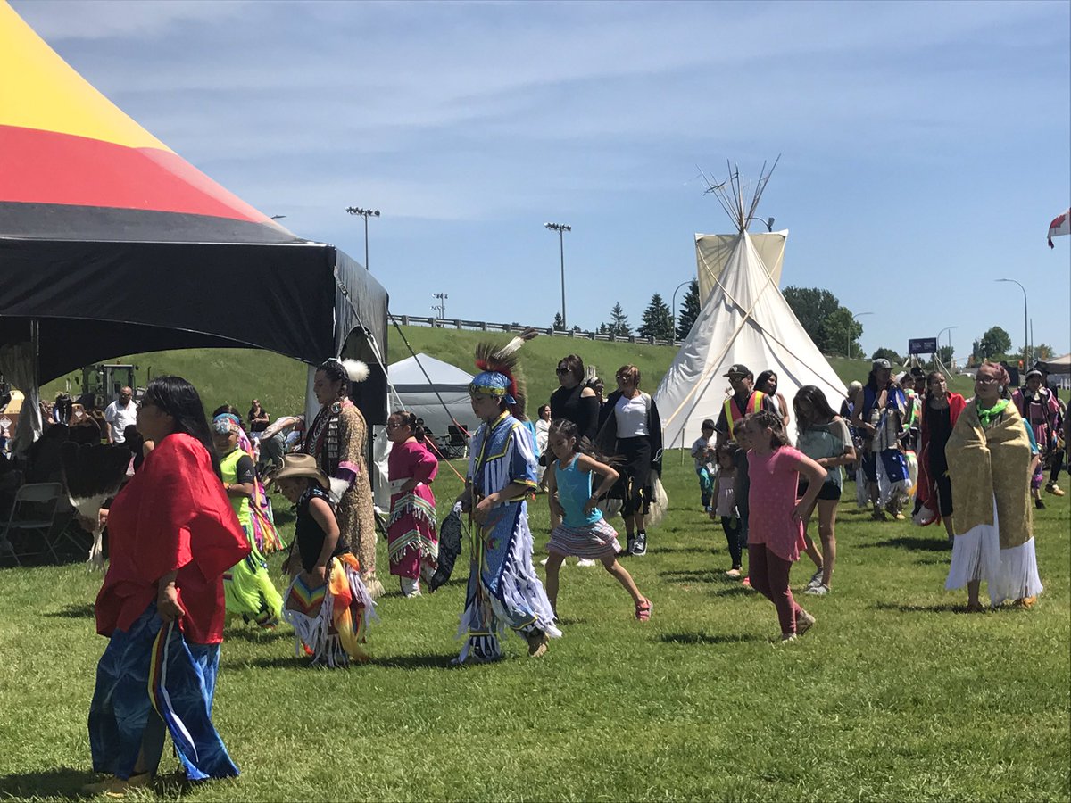 1063jetfm's tweet photo. The Pow Wow is going on now at Lee Park! Come check it out! I'm here giving away some freezies from @KiskoFreezies #summerfunrunner https://t.co/NeSis1mECU