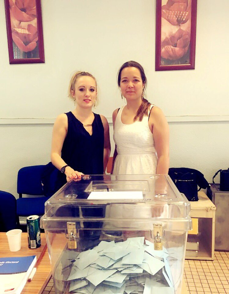 FB_Nikita's tweet photo. Quand de ton Bureau de Vote tu aperçois les bâtiments de #BlancheDeCastille 😍 
#Promo2011
#Législatives2017 https://t.co/EiTOFqbqRM