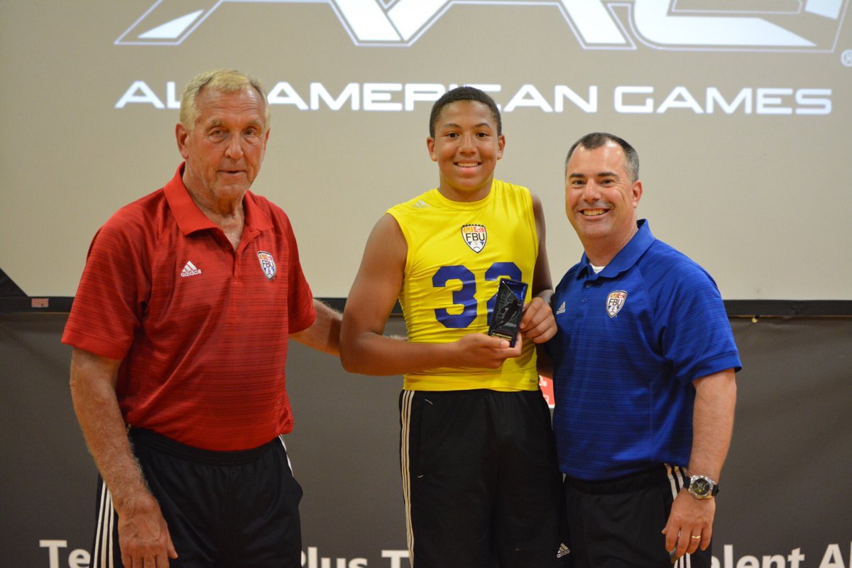 FBUcamp's tweet photo. Congratulations to the youth FBU Leadership Award winner Donovan Salters 🏆 #FBUCT https://t.co/smWat2Y5kO