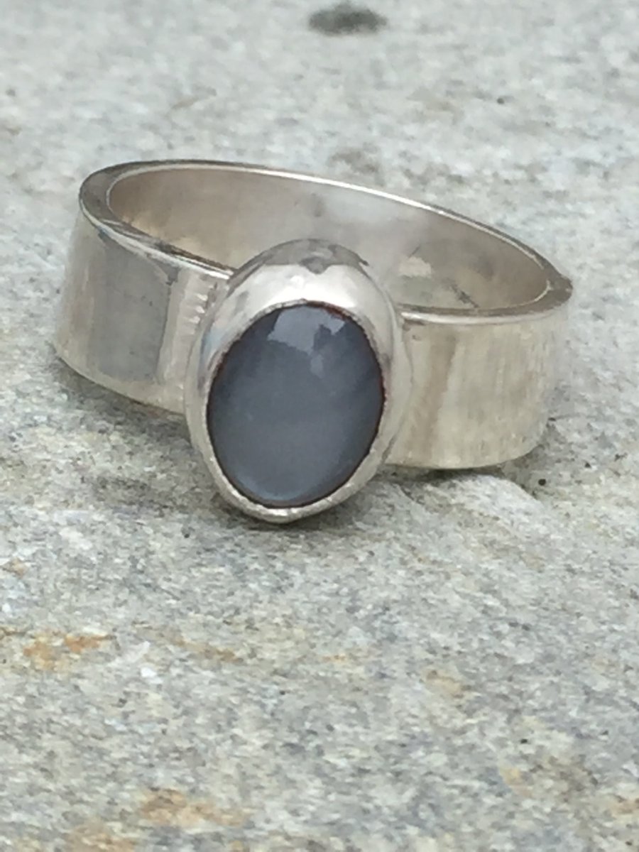 LonelyCove's tweet photo. Lovely #moonstone for #junebirthstone #Crafthour #onlinecraft #Craftbuzz 
https://t.co/wxunRCDU3L via @Etsy https://t.co/hKty3gpIpa