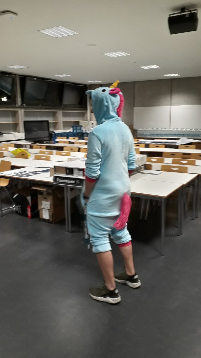 PTurian's tweet photo. Drei anstrengende Tage beim #eBarock gehen zu Ende. War schön mit euch. @eSportsLB ist einfach ne geile Truppe 😉 https://t.co/xEi1D4s6G3