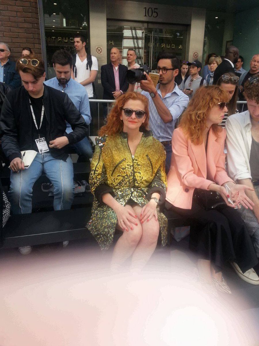 ButtonBeata's tweet photo. LONDON FASHION WEEK MEN'S ST JAMES LONDON MEN'S FASHION Show ❤ ❤ ❤ ❤ 
#LFWM 
#stjameslondon 
#lfwm 
@stjameslondon 
@Neville @NevilleMcC https://t.co/DpyOoHTisF