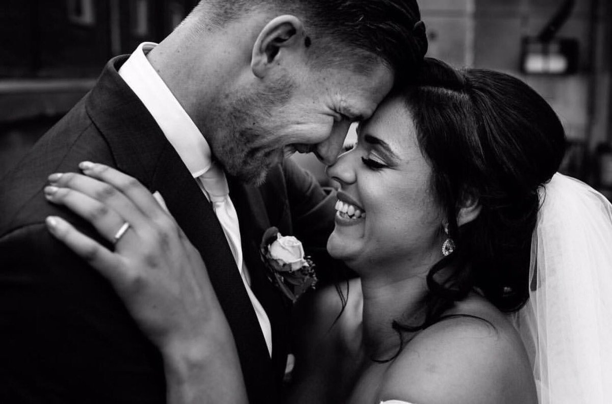 Feyenoord's tweet photo. 📸 | Michiel Kramer is dit weekend getrouwd met zijn Sabine. Van harte gefeliciteerd en veel geluk samen, @kramerinho! ❤️

#Feyenoord https://t.co/6FrpXUzhwW